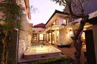 Swimming Pool Taman Bali Villa Mertanadi