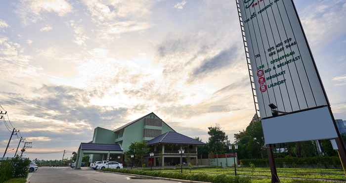 Bangunan Smile Park Hotel