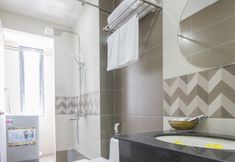 In-room Bathroom 2 Sea Swan Apartment and Hotel