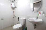 Toilet Kamar Rent House Center at Apartement Mediterania Gajah Mada