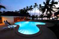 Kolam Renang White Villas Resort