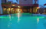 Swimming Pool 7 Van Lam Homestay