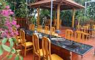 Restoran 4 Van Lam Homestay