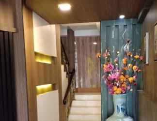 Lobi 2 RedDoorz Plus near Pantai Coastarina 2