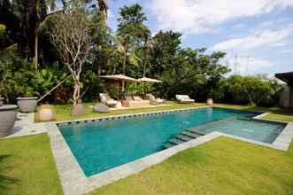 Swimming Pool 4 Villa Lumakan