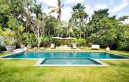 Swimming Pool 3 Villa Lumakan