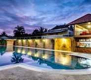 Swimming Pool 4 Classy Hotel & Spa