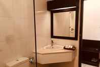 In-room Bathroom Khung City Hotel