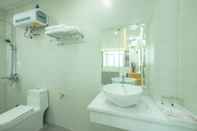 Phòng tắm bên trong Truong Son Hotel 