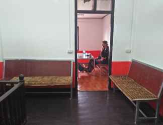 Lobby 2 Y Not Laos Hostel