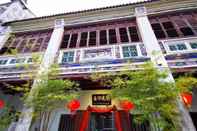 Bên ngoài East Indies Mansion