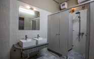 In-room Bathroom 4 Hanoi Massive Hostel