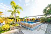 Kolam Renang Infinity Garden Resort