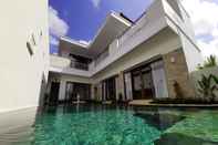 Kolam Renang Villa Yulia