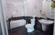 In-room Bathroom 2 DQ House Da Nang