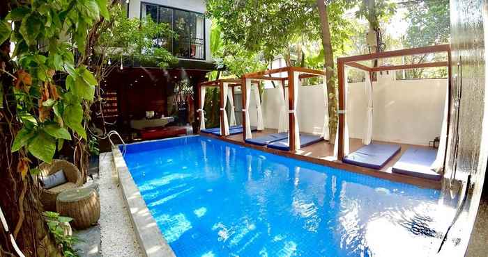 Swimming Pool Hotel Corduroy