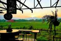 Bar, Cafe and Lounge SuanGlangNa Homestay