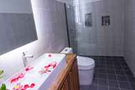Phòng tắm bên trong Neth Socheata Hotel