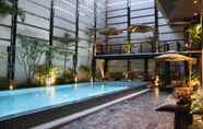 Swimming Pool 5 HH Hotel & Sky Bar