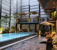 Swimming Pool 5 HH Hotel & Sky Bar