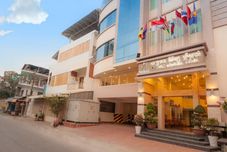 外部的 Kirirom Crystal Hotel