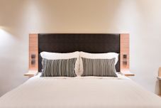 Bedroom Camlux Hotel