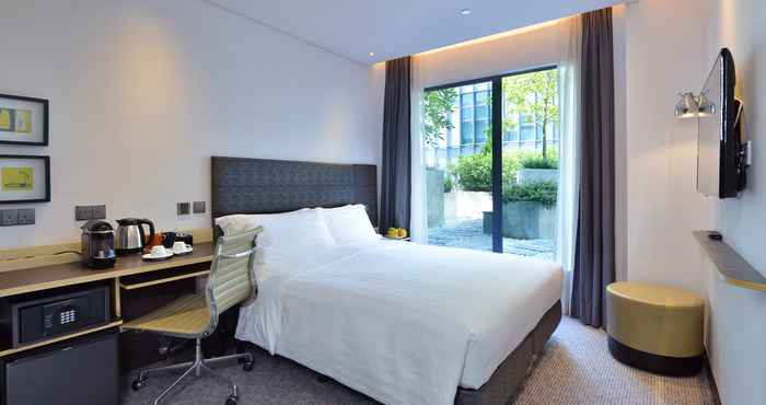 Bedroom Camlux Hotel 