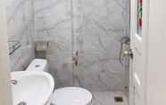 Toilet Kamar 4 Song Huong House