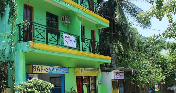 Exterior Agape Hostel