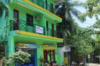 Exterior Agape Hostel