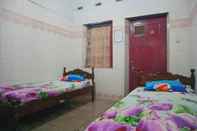 Bedroom SPOT ON 1972 Aman Family Inn Syariah