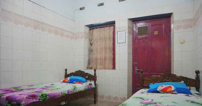 Bedroom SPOT ON 1972 Aman Family Inn Syariah