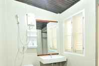 ห้องน้ำภายในห้อง Vang Vieng Eco Lodge
