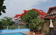 Kolam Renang 2 Vang Vieng Galaxy Hotel