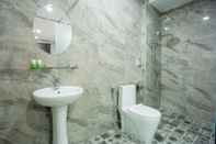 In-room Bathroom Ostro Hotel