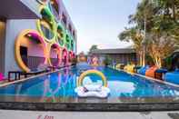 Swimming Pool White Rabbit Hostel Siem Reap