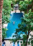 SWIMMING_POOL Blue Lime Hotel