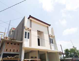 Bangunan 2 OYO 2301 AJ Homestay