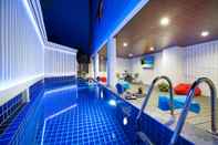 Swimming Pool Colorize Boutique Hotel