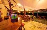 Restoran 3 One More Night Beach Resort