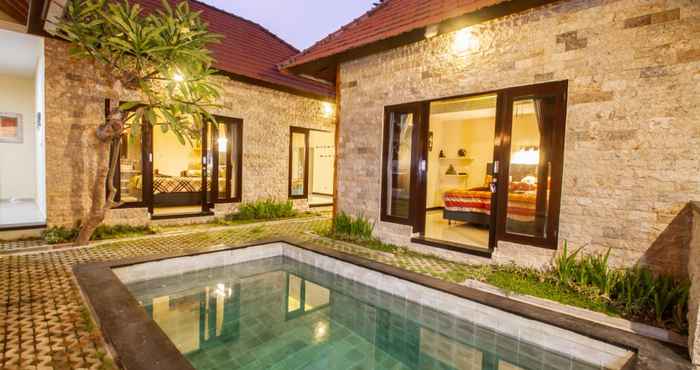 สระว่ายน้ำ Legian Private Villa 