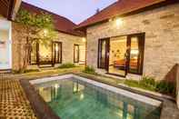 สระว่ายน้ำ Legian Private Villa 