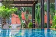 Kolam Renang Ang Mor Lao Hotel