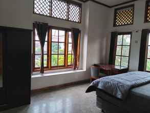 Kamar Tidur 4 Muslim 1 Guest House