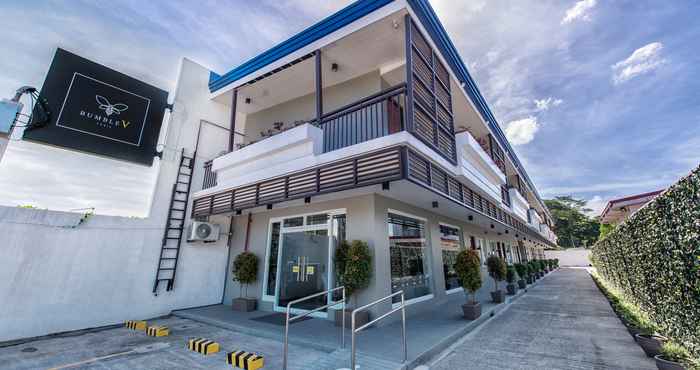 Exterior Bumble V Hotel Subic