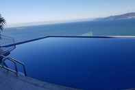 Swimming Pool Scenia Bay