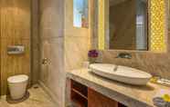 In-room Bathroom 2 Villa Wilfrey