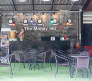 Lobi 5 The Money inn