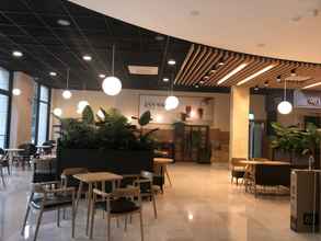 Bar, Kafe dan Lounge 4 Shining Glory House