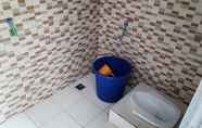 In-room Bathroom 6 Fajri Homestay & Guest House Cilacap